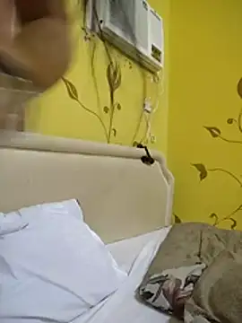 Snapshot of YayeeShow chatting on 11/23/25, 02:28 YayeeShow online show from 11/23/25, 02:28