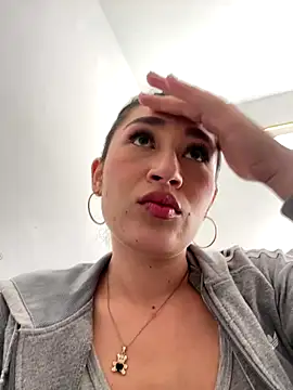 Isa Villamarin online show from 09/17/25, 02:41