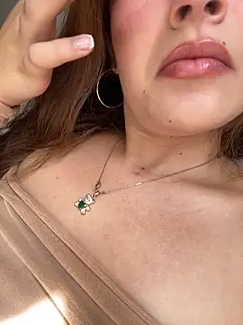 Isa Villamarin online show from 09/24/25, 02:53