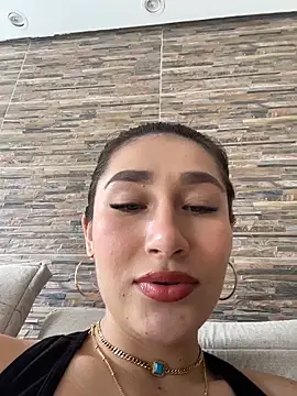 Isa Villamarin online show from 10/14/25, 02:51