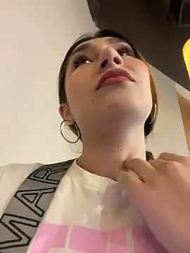 Isa Villamarin online show from 10/15/25, 02:39