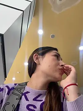 Isa Villamarin online show from 10/22/25, 03:01