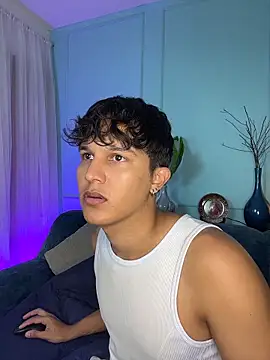 Leo Savage  online show from 03/22/26, 03:32