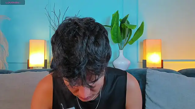 Leo Savage  online show from 04/07/26, 04:57