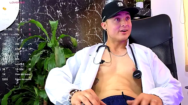 Snapshot of Alexander_ferre chatting on 09/25/25, 02:43 Alexander ferre online show from 09/25/25, 02:43