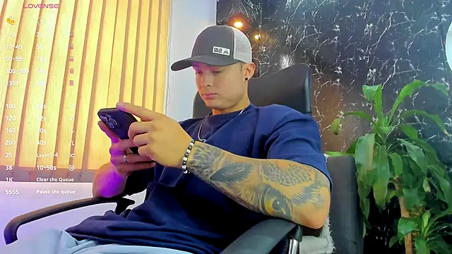 Snapshot of Alexander_ferre chatting on 09/26/25, 01:26 Alexander ferre online show from 09/26/25, 01:26