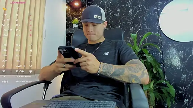 Snapshot of Alexander_ferre chatting on 10/01/25, 01:17 Alexander ferre online show from 10/01/25, 01:17