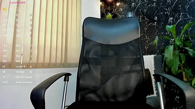 Snapshot of Alexander_ferre chatting on 10/05/25, 01:20 Alexander ferre online show from 10/05/25, 01:20