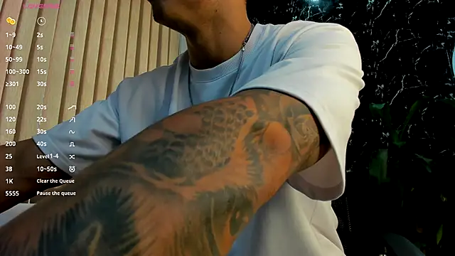 Snapshot of Alexander_ferre chatting on 10/06/25, 02:25 Alexander ferre online show from 10/06/25, 02:25