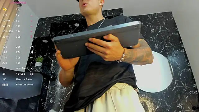 Snapshot of Alexander_ferre chatting on 10/10/25, 01:21 Alexander ferre online show from 10/10/25, 01:21