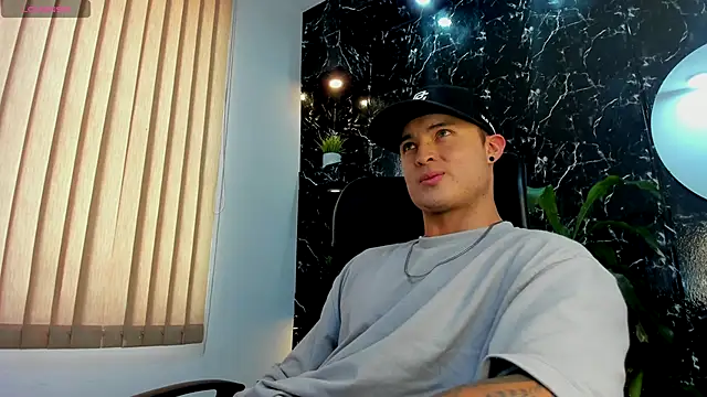 Snapshot of Alexander_ferre chatting on 10/11/25, 06:17 Alexander ferre online show from 10/11/25, 06:17