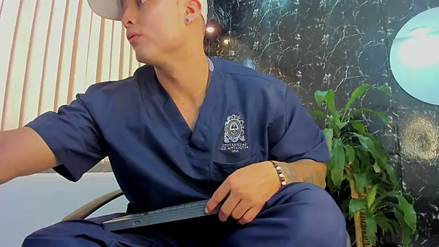 Snapshot of Alexander_ferre chatting on 10/16/25, 05:03 Alexander ferre online show from 10/16/25, 05:03