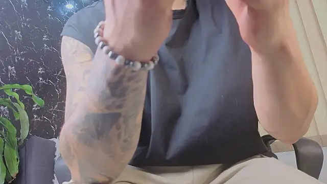 Snapshot of Alexander_ferre chatting on 01/15/26, 01:16 Alexander ferre online show from 01/15/26, 01:16