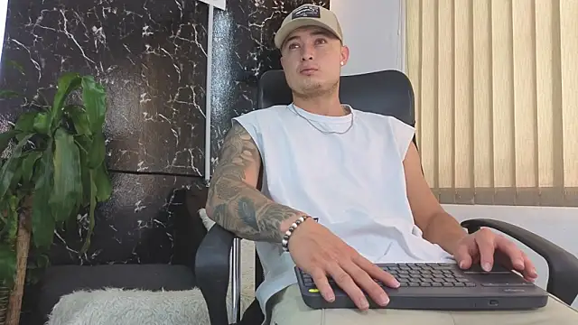 Alexander ferre online show from 04/15/26, 01:40