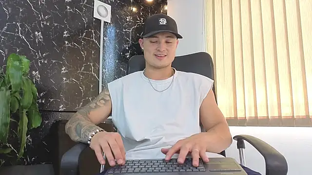 Alexander ferre online show from 04/21/26, 04:23