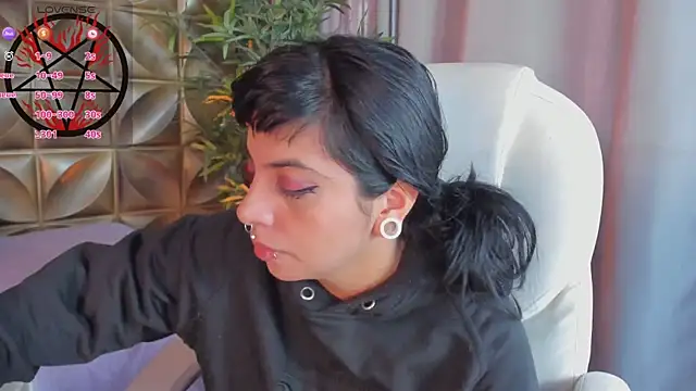 emily-santoss online show from 10/10/25, 01:32