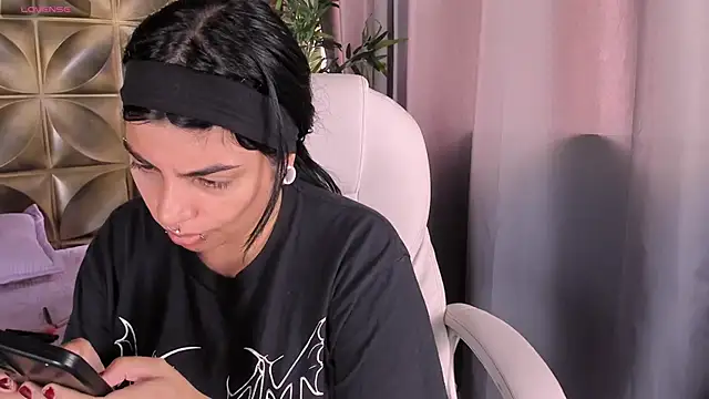 emily-santoss online show from 10/20/25, 06:08