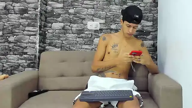 Snapshot of gustavo_saaled19_ chatting on 12/20/25, 06:59 gustavo saaled19 online show from 12/20/25, 06:59