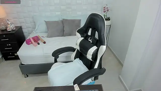 yulitza1025 online show from 10/21/25, 01:12