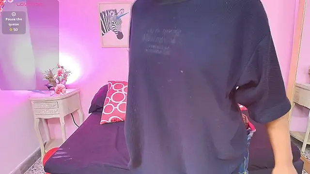 Snapshot of Nahomi_Rivera chatting on 09/13/25, 12:49 Nahomi Rivera online show from 09/13/25, 12:49