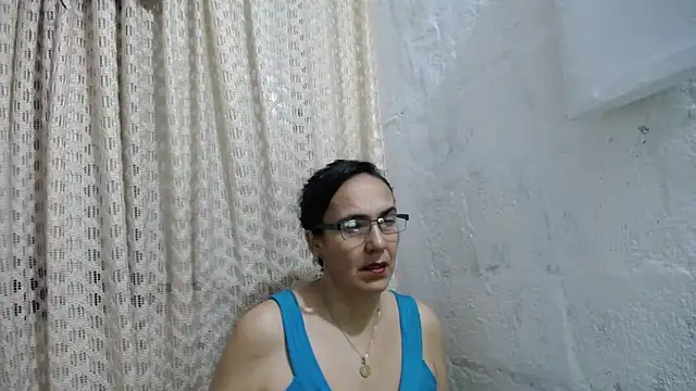 gabbyparker  online show from 10/01/25, 10:21