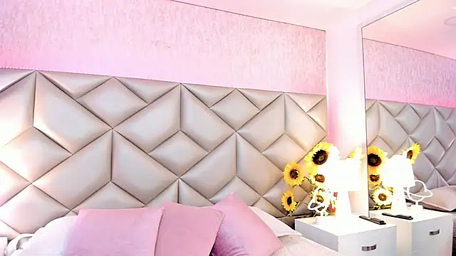 dafnne hall online show from 12/02/25, 04:18