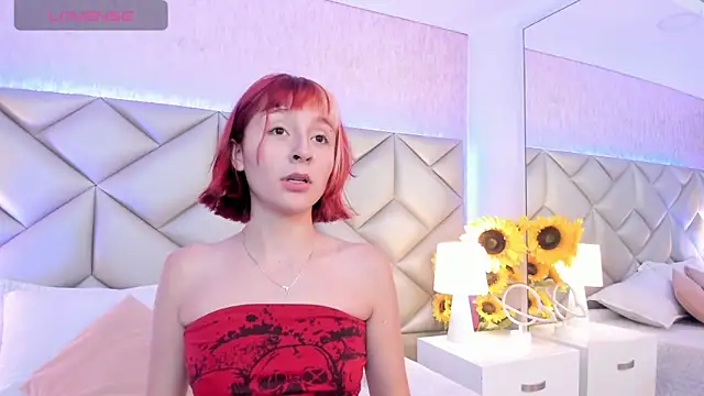 dafnne hall online show from 12/18/25, 04:51