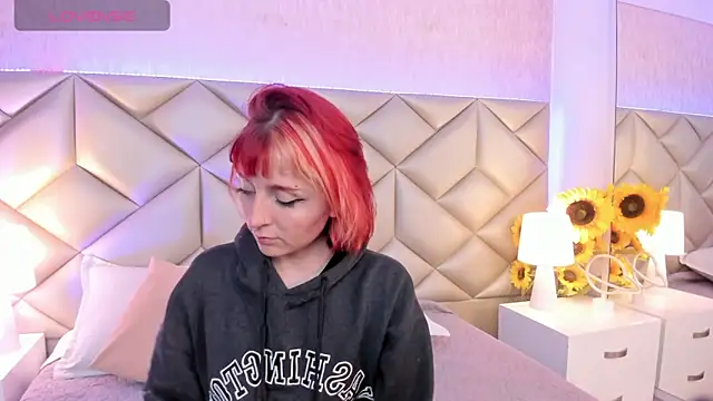 dafnne hall online show from 12/19/25, 04:19