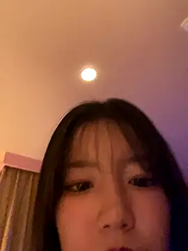 Snapshot of happy_hino chatting on 12/18/25, 09:59 happy hino online show from 12/18/25, 09:59