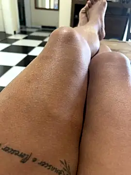 ju muniz01 online show from 11/16/25, 01:28