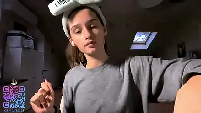 Snapshot of DarlineBrustera chatting on 10/18/25, 02:18 DarlineBrustera online show from 10/18/25, 02:18