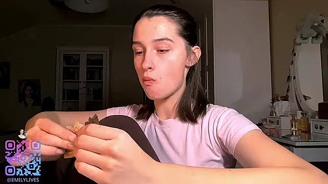 Snapshot of DarlineBrustera chatting on 11/24/25, 02:06 DarlineBrustera online show from 11/24/25, 02:06