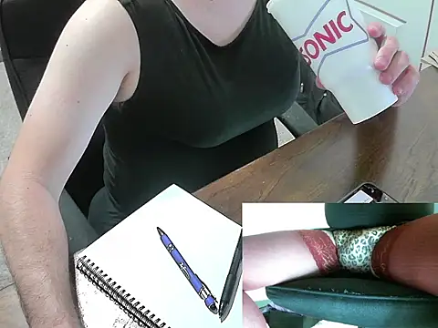 Snapshot of txcrossdresser09 chatting on 02/25/26, 03:54 txcrossdresser09 online show from 02/25/26, 03:54