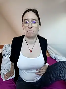 Sophierob1 online show from 04/14/26, 07:03