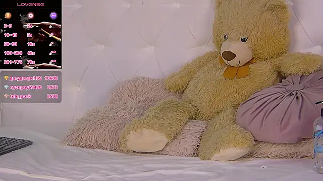 IsisQueen online show from 10/27/25, 03:16