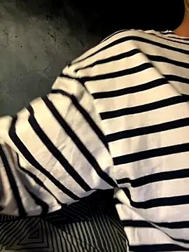 Snapshot of icefun1109 chatting on 11/15/25, 04:14 icefun1109 online show from 11/15/25, 04:14