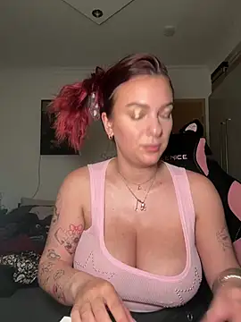 Snapshot of OliviaaFischer chatting on 05/29/26, 07:56 OliviaaFischer online show from 05/29/26, 07:56