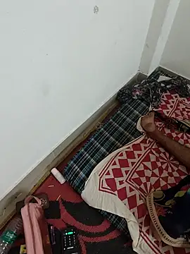 Snapshot of Komal-stream chatting on 09/17/25, 07:48 Komal-stream online show from 09/17/25, 07:48