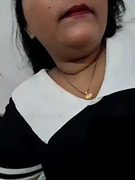 Snapshot of Komal-stream chatting on 09/18/25, 04:09 Komal-stream online show from 09/18/25, 04:09