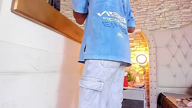 Snapshot of Lucia-Horny24 chatting on 10/18/25, 07:25 Lucia-Horny24 online show from 10/18/25, 07:25