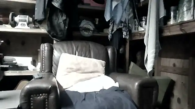 bmnn2244 online show from 10/21/25, 04:46