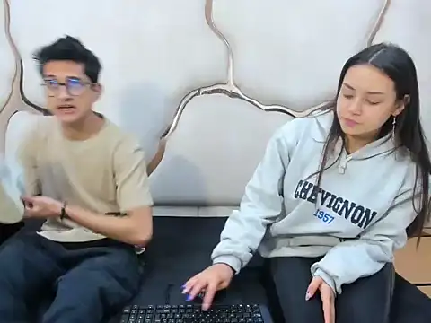 Snapshot of Noa_Arez chatting on 10/14/25, 05:30 Noa Arez online show from 10/14/25, 05:30