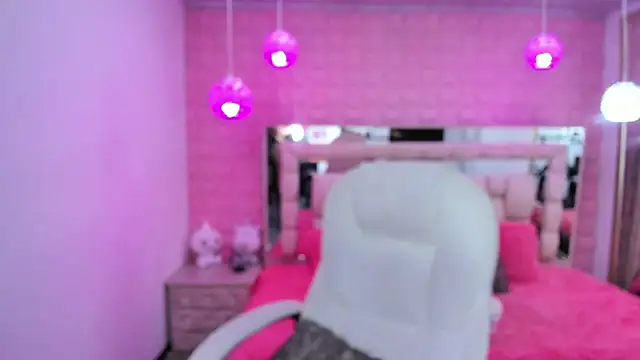  laaura  online show from 07/18/26, 01:04
