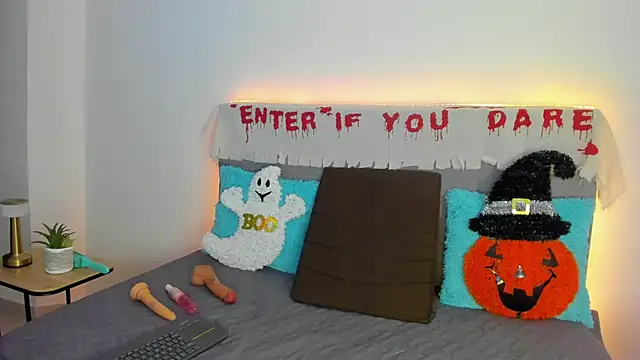 Snapshot of GalaX_x chatting on 10/31/25, 09:49 GalaX x online show from 10/31/25, 09:49