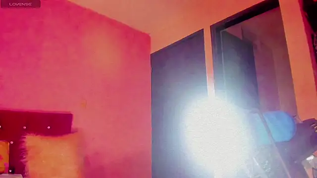 Snapshot of Sara_hot12112 chatting on 03/13/26, 01:07 Sara hot12112 online show from 03/13/26, 01:07