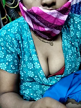 Snapshot of Love_Cream chatting on 02/17/26, 06:47 Love Cream online show from 02/17/26, 06:47