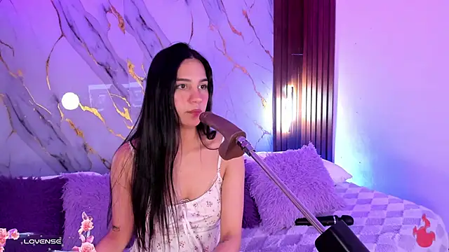 Emmiicute online show from 04/18/26, 07:58