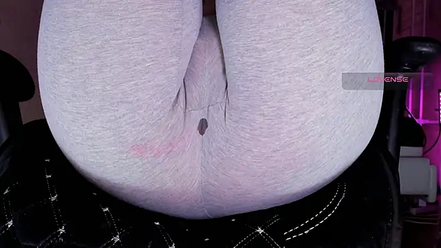 Snapshot of Cameltoe_squirt_inPants chatting on 10/18/25, 12:06 Cameltoe squirt inPants online show from 10/18/25, 12:06