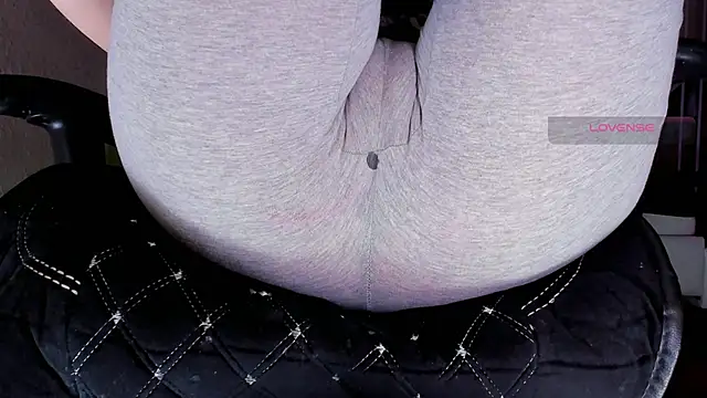 Snapshot of Cameltoe_squirt_inPants chatting on 10/21/25, 02:29 Cameltoe squirt inPants online show from 10/21/25, 02:29