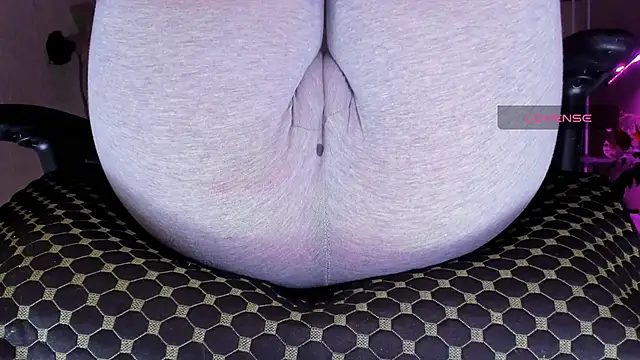 Snapshot of Cameltoe_squirt_inPants chatting on 11/21/25, 01:43 Cameltoe squirt inPants online show from 11/21/25, 01:43